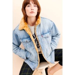 Levi's Kara Sherpa Faux Fur Lined Trucker Jacket NWT